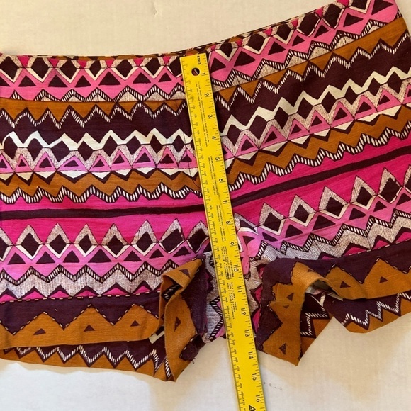 Loft Marisa Fit Pink Aztec print linen& cotton blend shorts Sz-16.    S14 - Picture 9 of 13